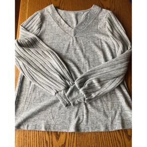 Size L v neck lightweight sweater gray